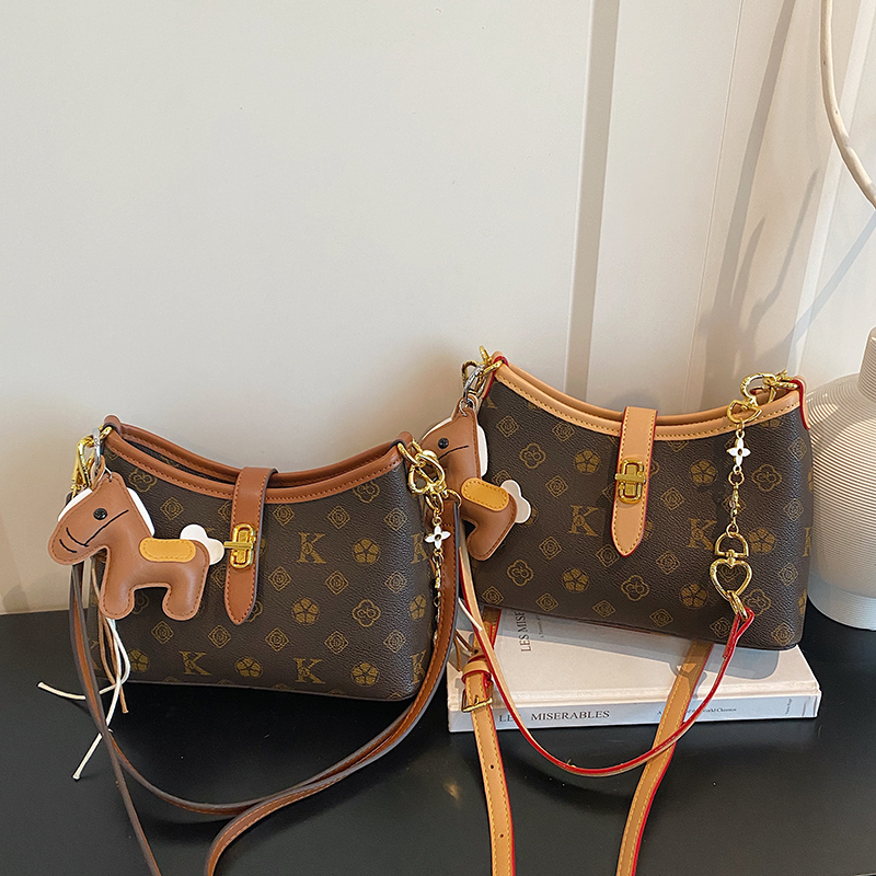 Diaper Wallet Portable - Famous style women's chain strap crossbody