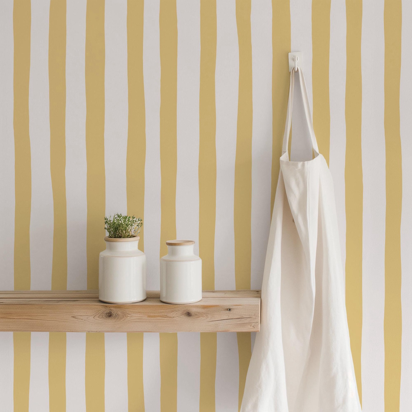 Sunshine Yellow Wobbly Stripes - Baby Nursery Yellow Walls avaliação e preço