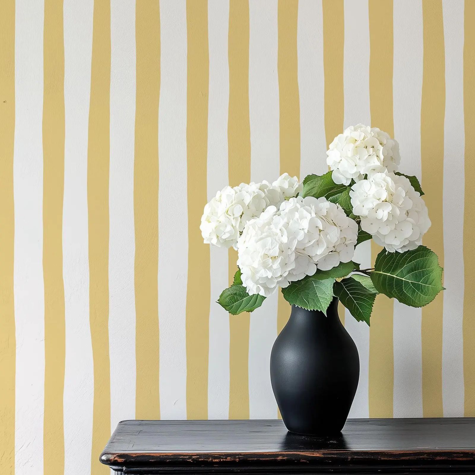 Sunshine Yellow Wobbly Stripes - Baby Nursery Yellow Walls avaliação e preço